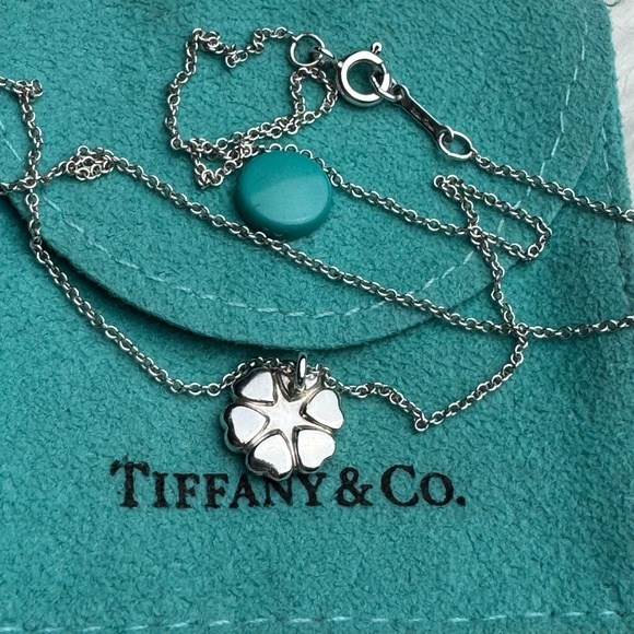 Authentic Tiffany & Co. Paloma Picasso Crown of Hearts Pendant Vintage Necklace - Picture 5 of 7